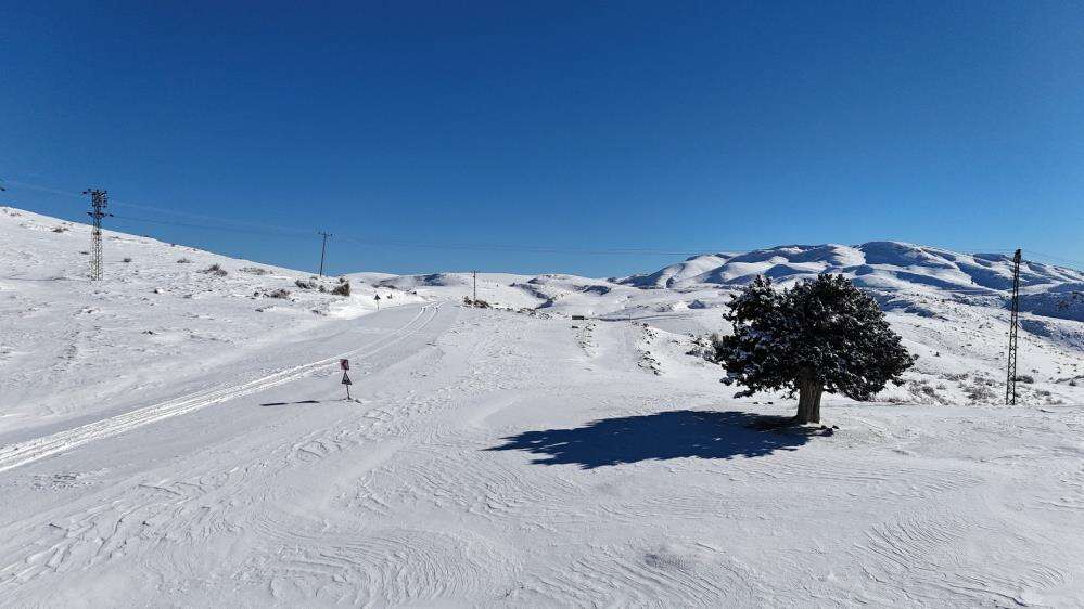 Toroslar karla kaplı! Hadim’de kiraz bahçeleri beyaza büründü 5